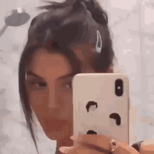 Kendall Aesthetic Selfie GIF - Kendall Aesthetic Selfie Phone GIFs