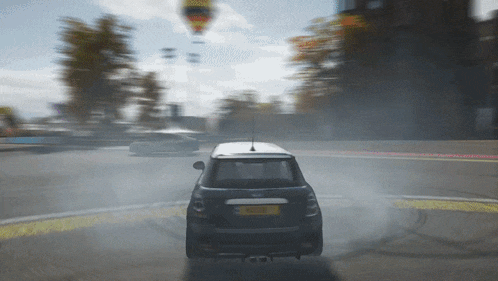 a blurred image of a car with a license plate that says ' gd '