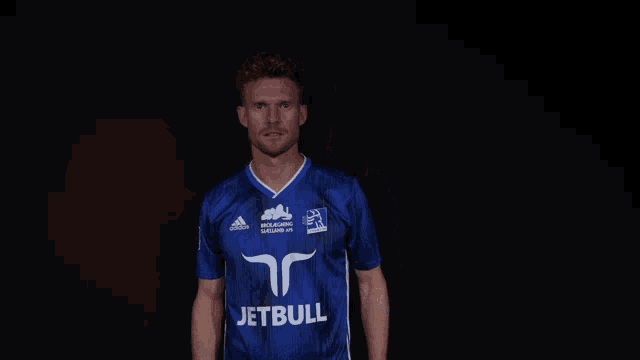 a man wearing a blue jersey with the word jetbull on it
