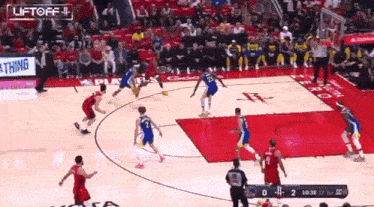 a basketball game is being played between the golden state warriors and the la lakers