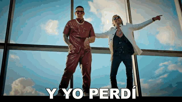 two men are standing in front of a window with the words y yo perdi written below them