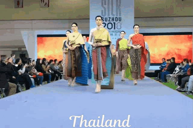 Thai Ancient GIF - Thai Ancient Dress GIFs