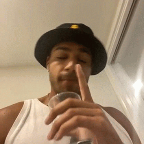 Pointing Michael Evans Behling GIF - Pointing Michael Evans Behling Cameo GIFs