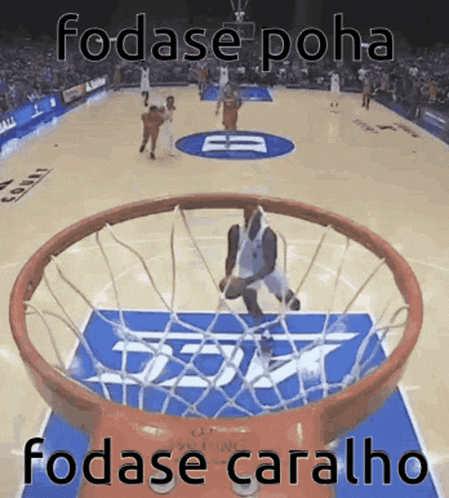 a basketball game is being played on a court with the words fodase poha fodase caralho on the bottom