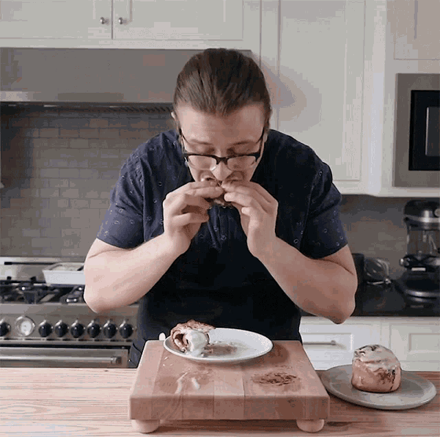 Eating Joshua Weissman GIF - Eating Joshua Weissman Biting GIFs