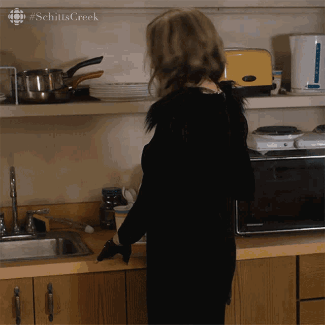 Whos There Catherine Ohara GIF - Whos There Catherine Ohara Moira GIFs