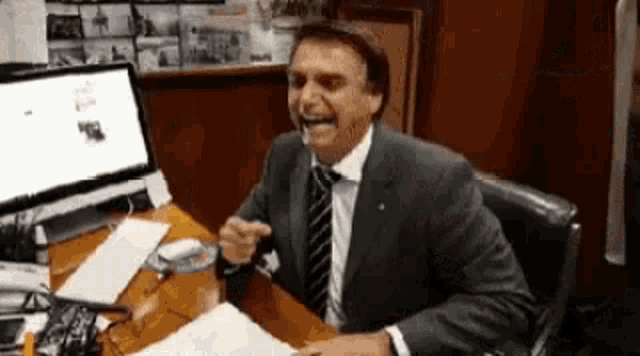 Bolsonaro Laugh GIF - Bolsonaro Laugh So Funny GIFs