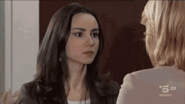 a woman is talking to another woman on a tv show that is called 5 hd