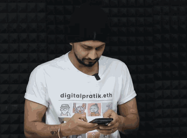 Digital Pratik Texting GIF