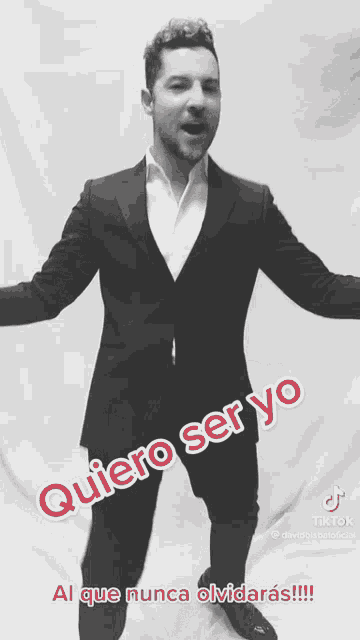 a man in a suit dancing with the words quiero ser yo al que nunca olvidaras