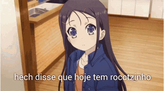 a picture of a girl with the words " hech disse que hoje tem roctzinho " below her