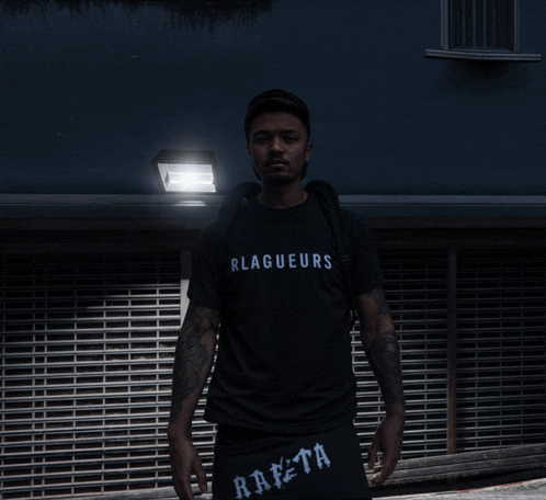 a man wearing a black shirt that says rlageurs