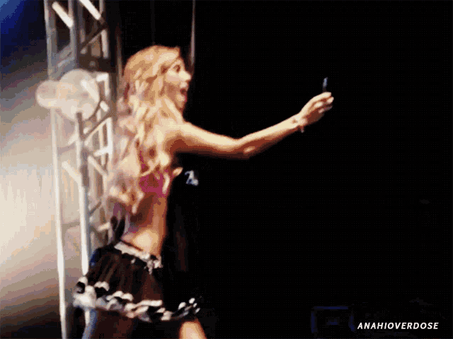a woman is taking a picture of herself on a stage with the hashtag anahioverdose