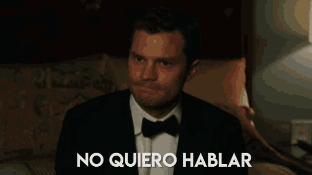 a man in a tuxedo says no quiero hablar in spanish