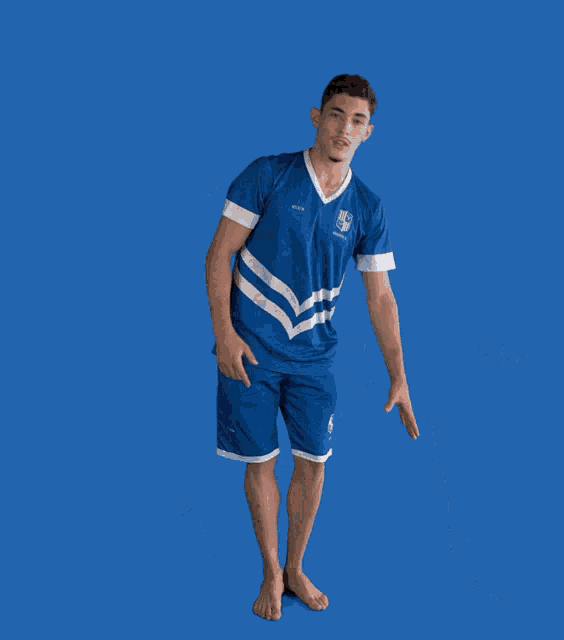a man in a blue shirt and shorts with the word jako on it