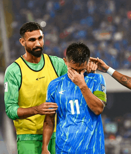 a soccer player with the number 11 on the back of his shirt