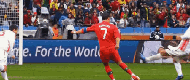 a soccer player with the number 7 on his back