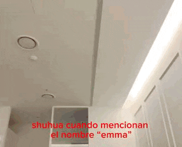 a close up of a woman 's face with the words `` shuhua cuando mencionan el nombre '' in red .