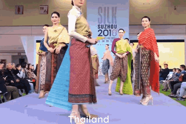 Thai Ancient GIF - Thai Ancient Dress GIFs