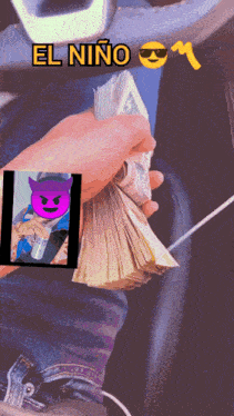 a person is holding a stack of money with the word el niño above it