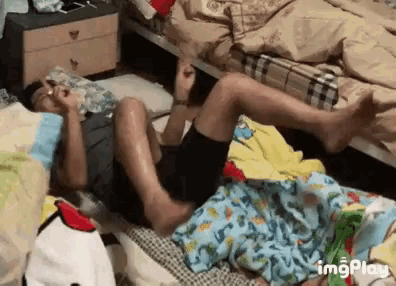 Plus Bas GIF