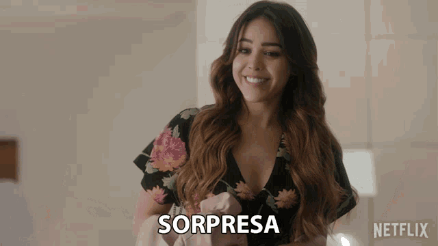a woman in a floral dress says sorpresa in a netflix ad