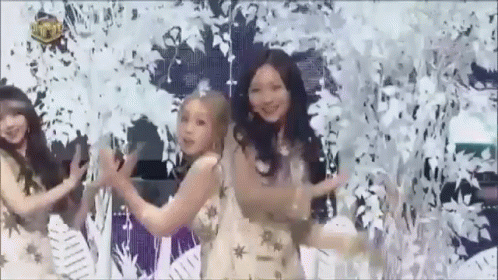 러블리즈 구애의 춤 GIF - Lovelyz Kpop Korean GIFs