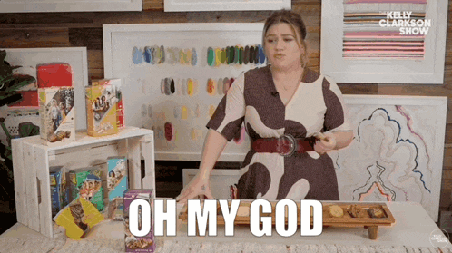 kelly clarkson says oh my god while holding a tray of food