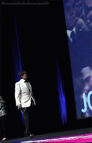 Johnny Depp Walking GIF - Johnny Depp Walking On Stage GIFs