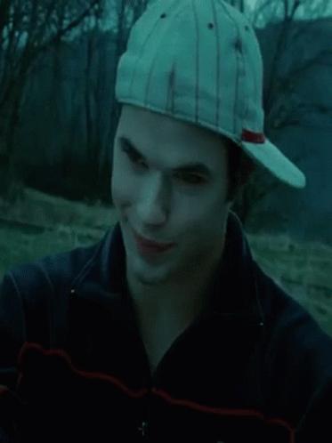 Cunning Smile GIF - Cunning Smile Twilight GIFs