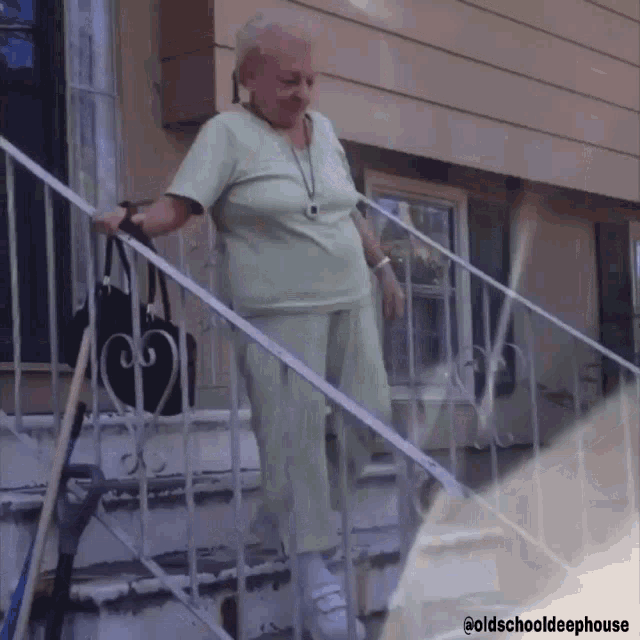Grandma Coroca GIF - Grandma Coroca Dancing GIFs