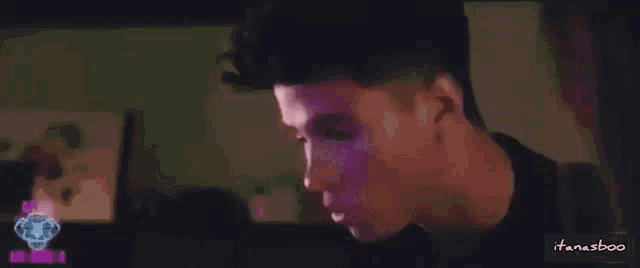 a man 's face is shown in a blurry photo with a watermark that says itanasboo on it