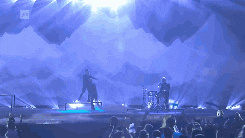 a group of people on a stage with the letters yle on the bottom right corner