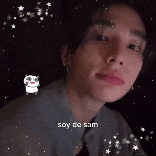a close up of a person 's face with the words soy de sam written below it