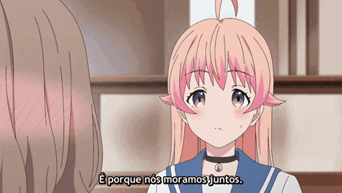a girl with pink hair and the words e porque nos moramos juntos below her