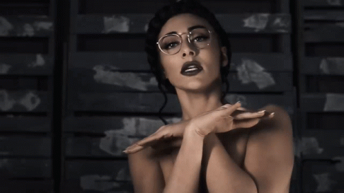 Sade In The90s Qveen Herby GIF - Sade In The90s Qveen Herby Dance GIFs