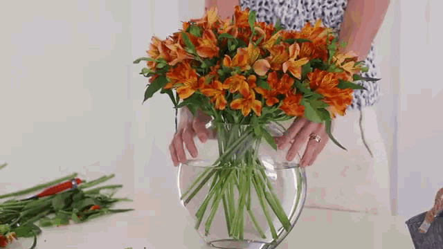 Arranjo De Flores No Vaso GIF - Flowers Vase Arrangement GIFs