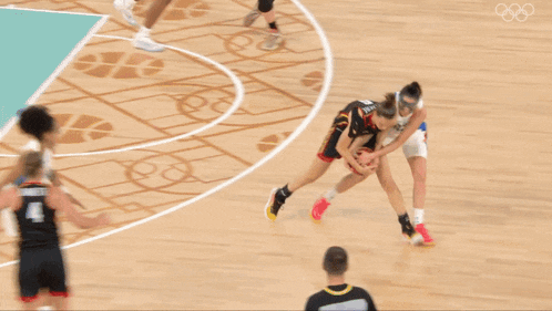 a basketball player with the number 4 on their back