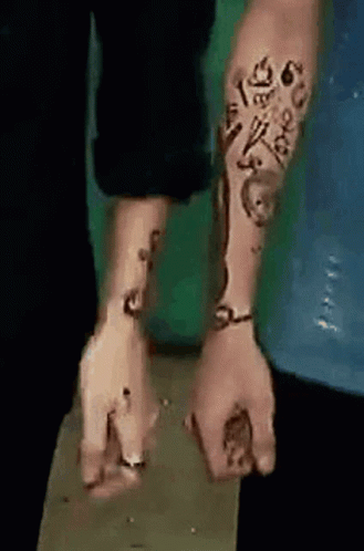 Larry Stylinson GIF - Larry Stylinson Hands GIFs