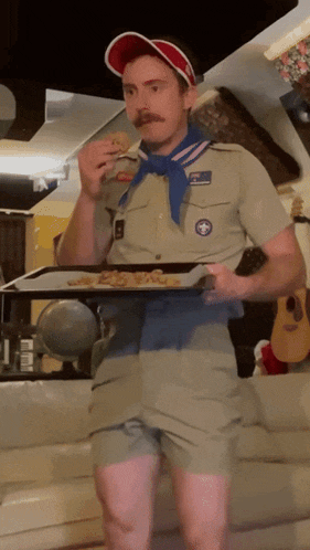Tom Cardy Cookie GIF - Tom Cardy Cookie Eating GIFs