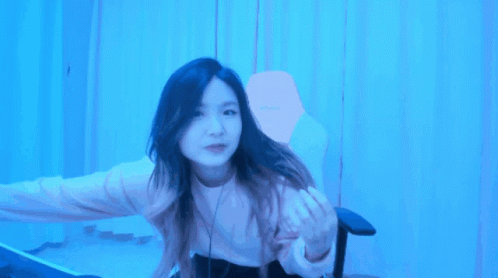 Hachubby Looking GIF - Hachubby Looking Moving Forward GIFs