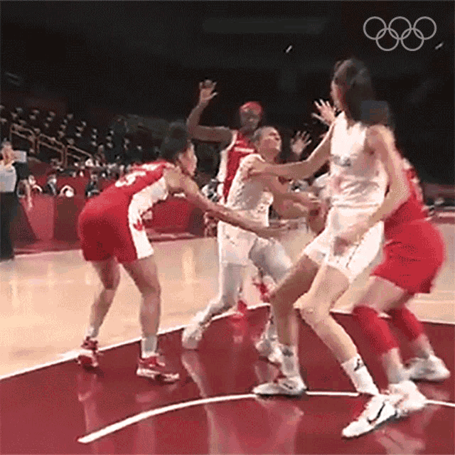 No Look Pass Team Serbia GIF - No Look Pass Team Serbia Over The Head GIFs