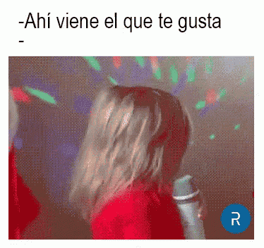 a woman singing into a microphone with the words -ahi viene el que te gusta below her