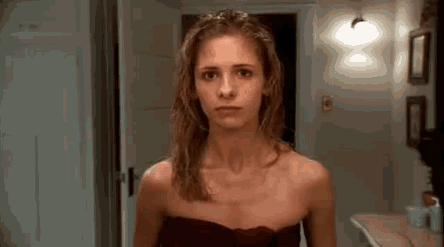 Sarah Michelle Gellar Buffy GIF - Sarah Michelle Gellar Buffy Mirror GIFs