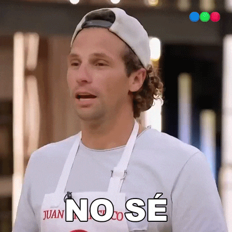 a man wearing an apron that says no se