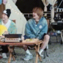 a blurry picture of a person wearing a hat