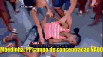a pixelated image of a woman laying on the ground with the words moedinha pf campo de concentracao nad0 below her