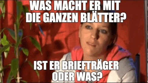 a woman is sitting in front of a plant with a caption that says was macht er mit die ganzen blätter