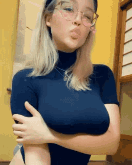 Thechive Girls With Glasses GIF - Thechive Girls With Glasses Blonde GIFs