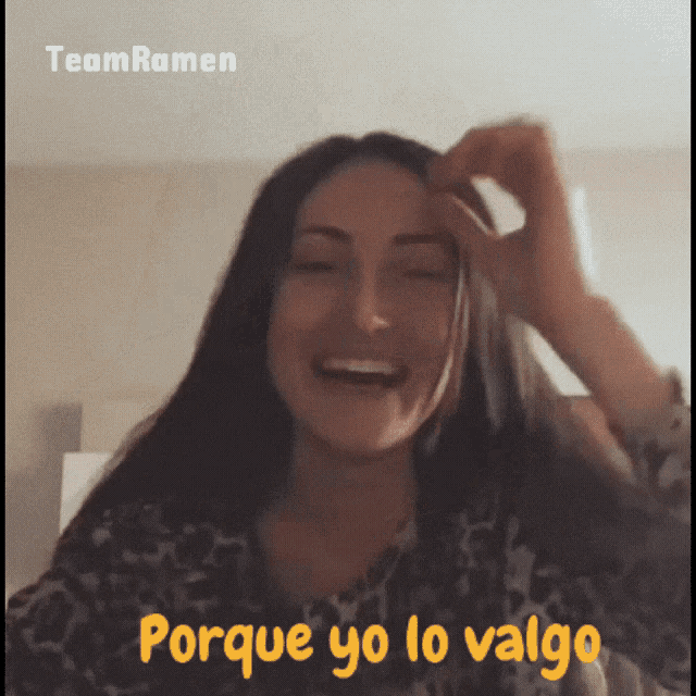 a woman making a face with the words porque yo lo valgo below her